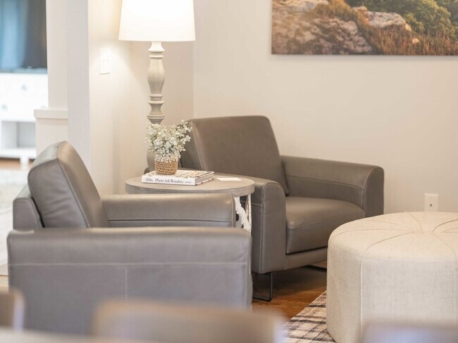 Building Photo - 201 N Dogwood St