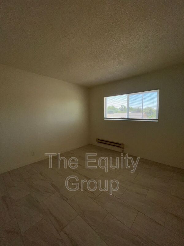 Building Photo - 830 Davis St