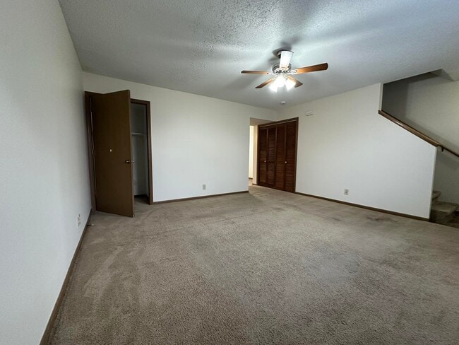 Building Photo - 926 W Belmont-