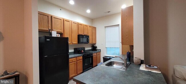 Building Photo - 437 Highland Ests