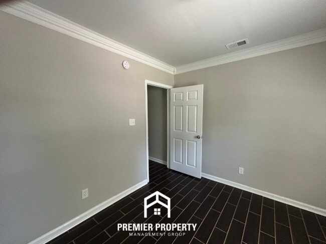 Building Photo - 3720 Pembrook Cove