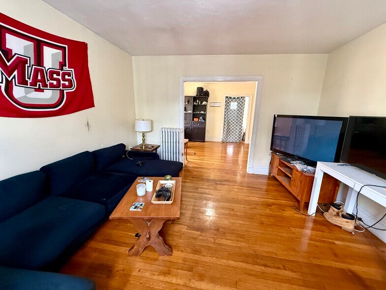 Primary Photo - 127 Sydney St
