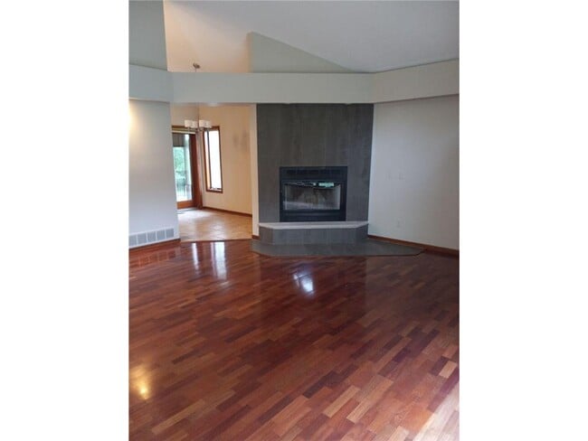 Building Photo - 8344 Parrish Ave NE