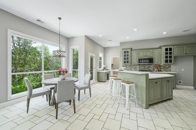 Building Photo - 12004 Mira Mesa Dr