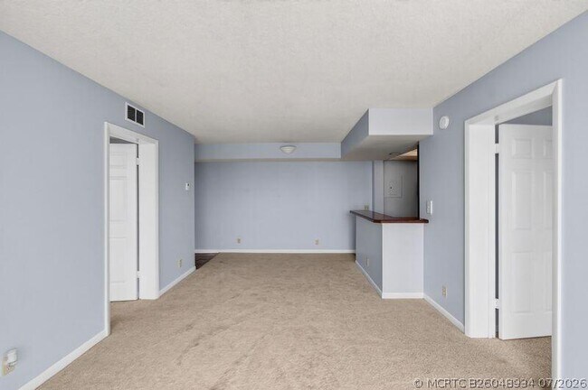 Building Photo - 724 Executive Center Dr