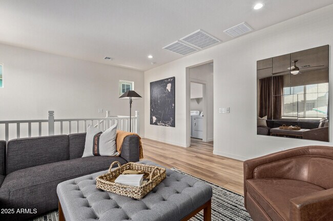 Building Photo - 1511 W Sierra Vista Dr