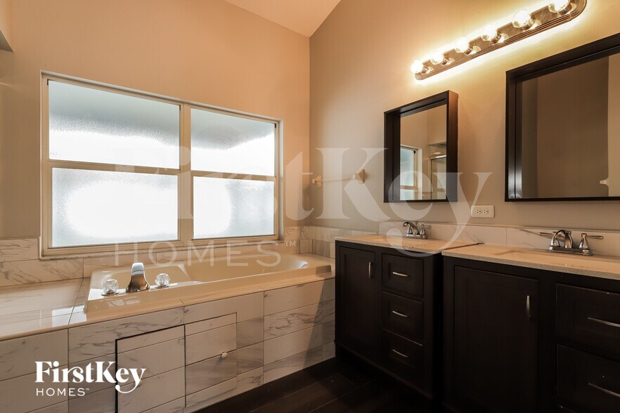 Building Photo - 13452 Beechberry Dr
