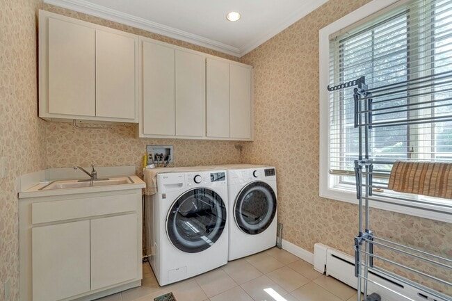 Building Photo - 787 Peach Tree Ln