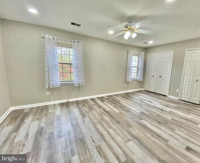 Building Photo - 10323 Hampshire Green Ave