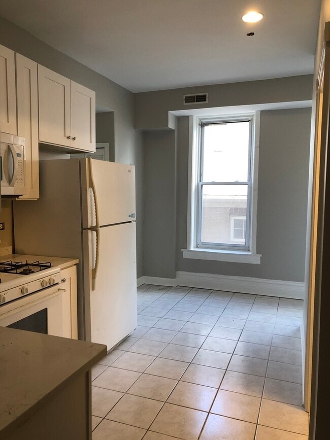 Building Photo - 1025 W Cullerton St