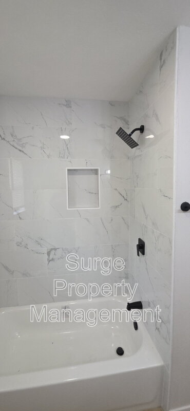 Building Photo - 227 Vista Way