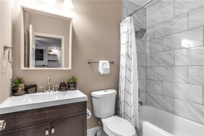 Building Photo - 1158 Donnelly Ave SW