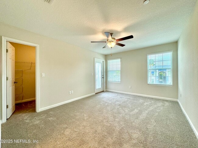 Building Photo - 826 5th Ave S