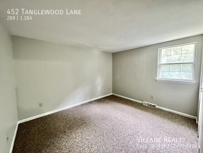 Building Photo - 452 Tanglewood Ln