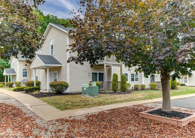 Exterior - 504 Greenwich Dr