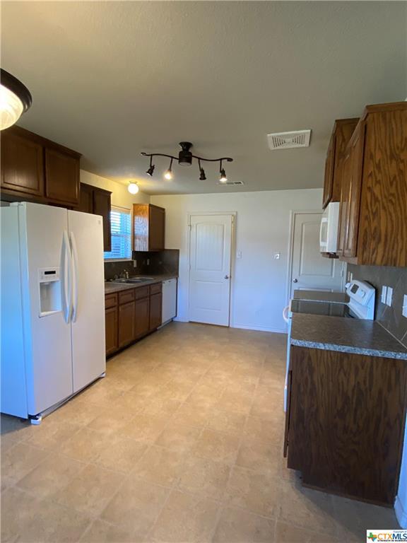 Building Photo - 6203 Brushy Creek Dr