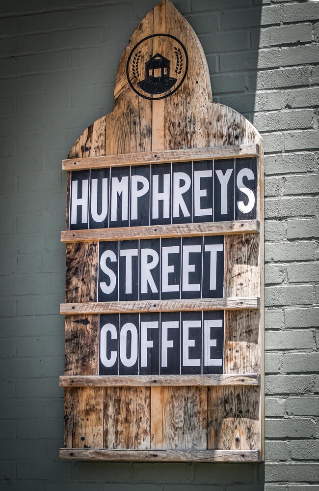 Building Photo - 1319B Pillow St