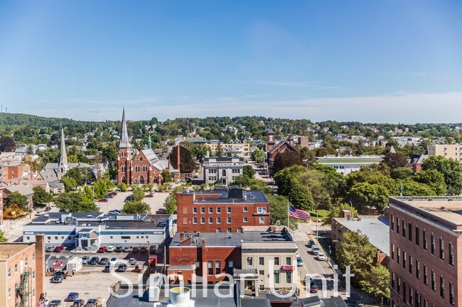 Building Photo - 1000 Elm St