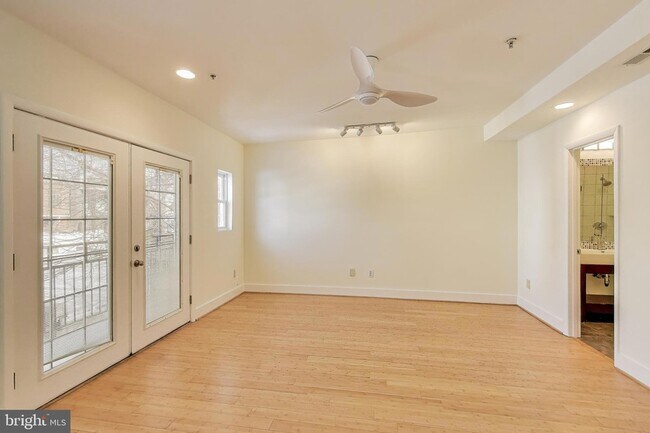 Building Photo - 1129 Columbia Rd NW