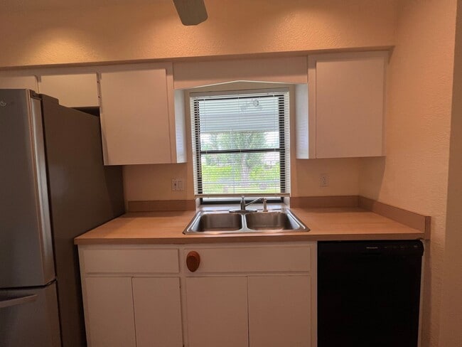 Building Photo - 18090 Avonsdale Cir
