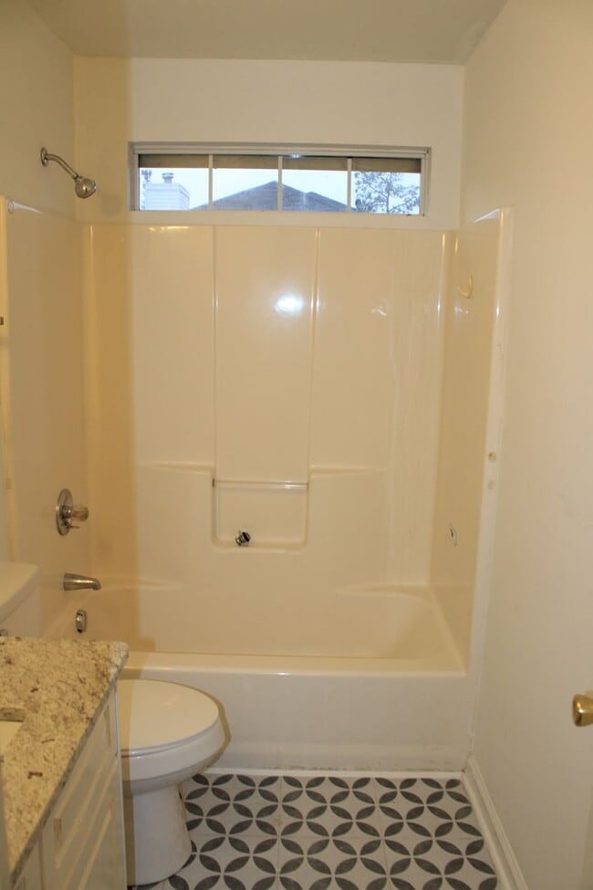 Building Photo - 3 Bedroom 2 Bath W/Bonus South Augusta!