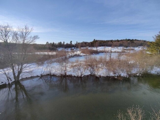 Building Photo - 162 Lower Main St