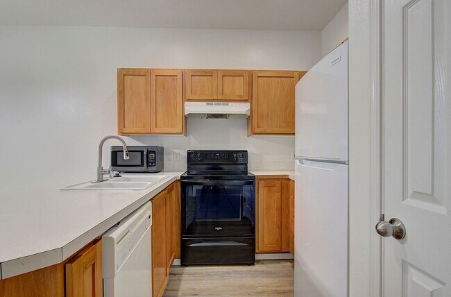 Building Photo - Charming 3bd, 2ba townhome in Bagley Downs...