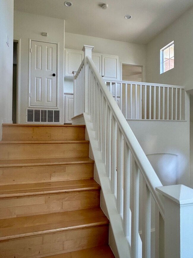 Building Photo - Enjoy this Resort Style Living