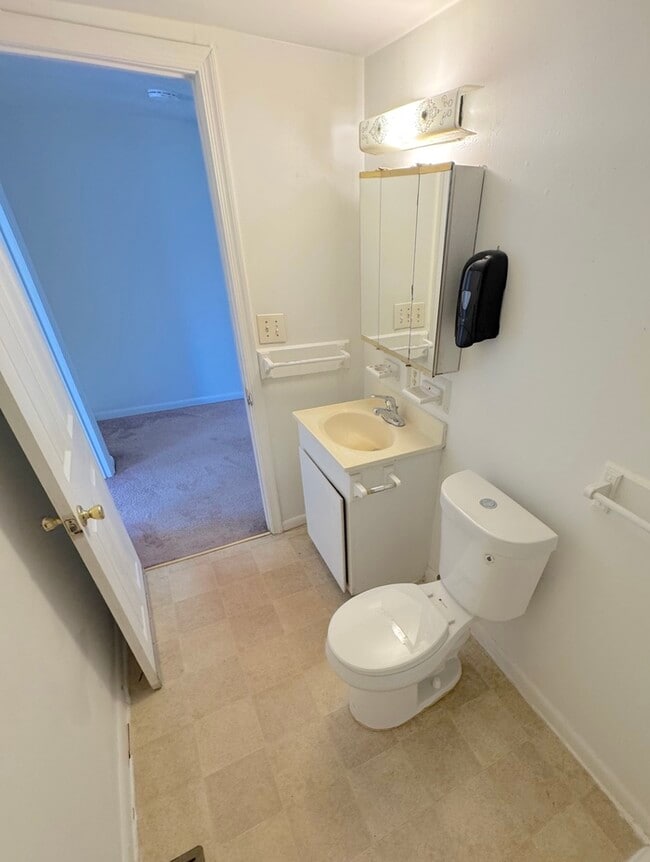 Building Photo - 431 Seaboard Ave