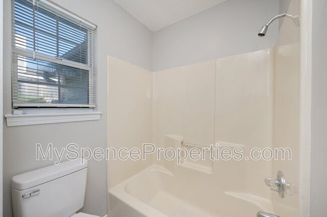 Building Photo - 440 Apple Dr