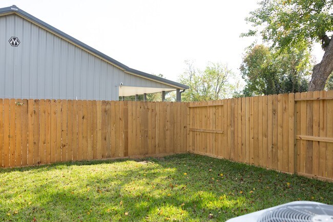 Building Photo - 7129 Sidney St