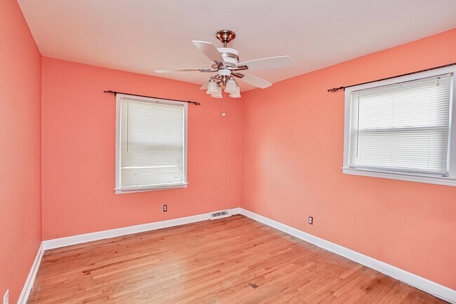 Building Photo - 130 Heather Dr