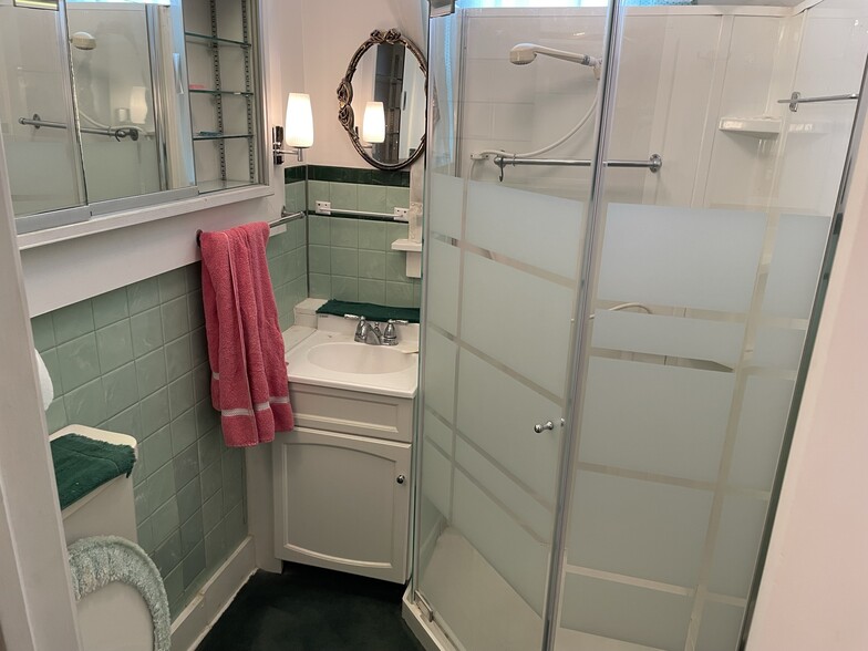 Building Photo - 2206 Pacific St