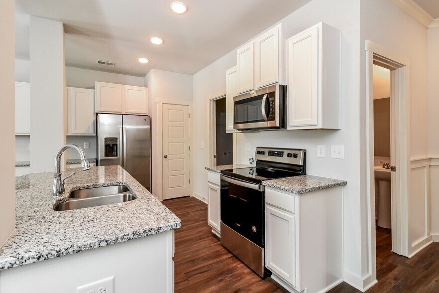 Building Photo - 5552 Cathwick Dr