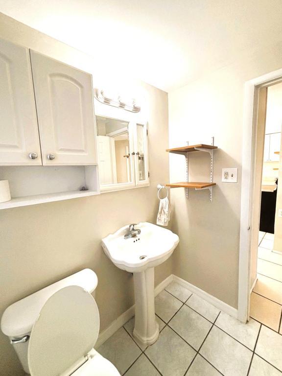 Building Photo - 10367 109th Ave