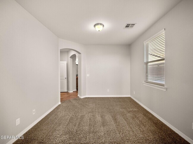 Building Photo - 5916 Hidden Acres Dr