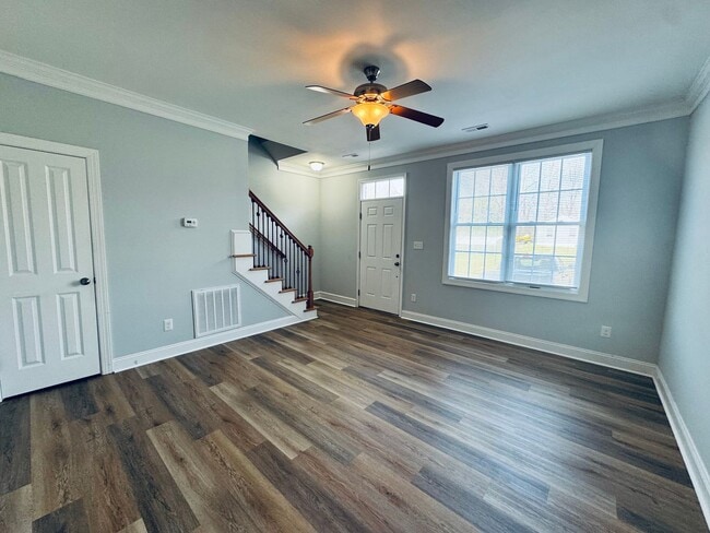 Building Photo - Newer Townhouse (Wiggington Place)