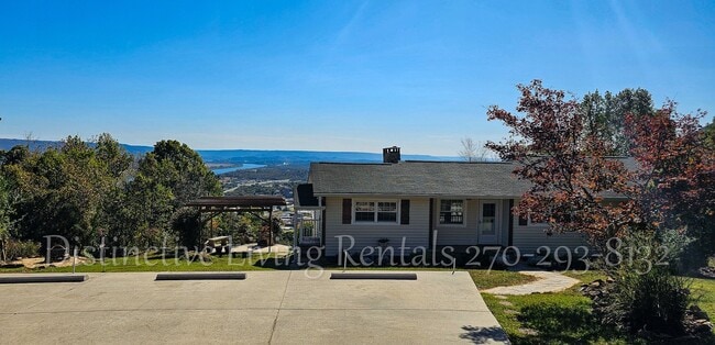 Building Photo - Cozy home with a stunning view!