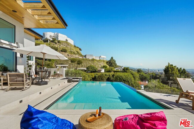 Building Photo - 8242 Hillside Ave