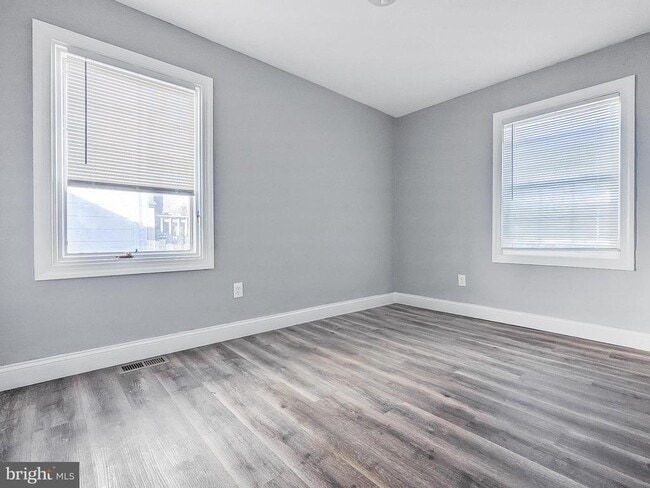 Building Photo - 211 Main St