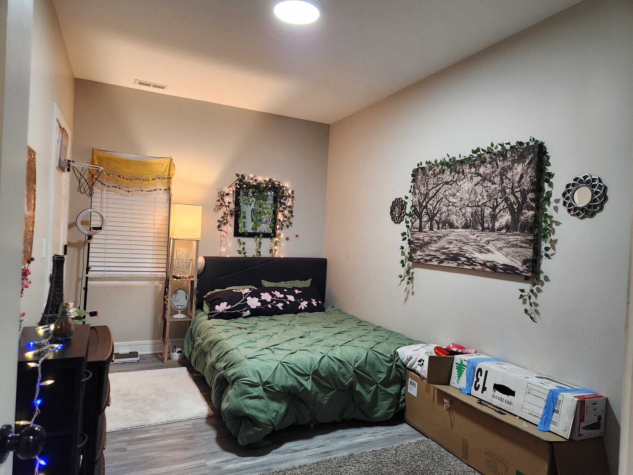 Building Photo - 4051 S Prairie Ave