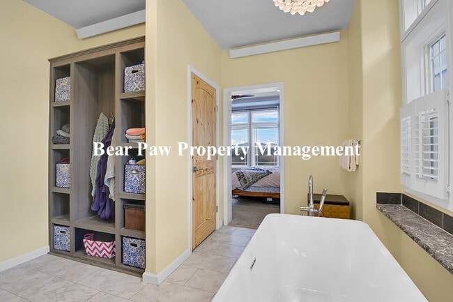 Building Photo - "Experience Mountain Living at Its Finest ...