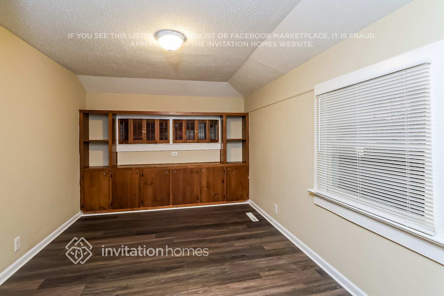 Building Photo - 2209 Ln St