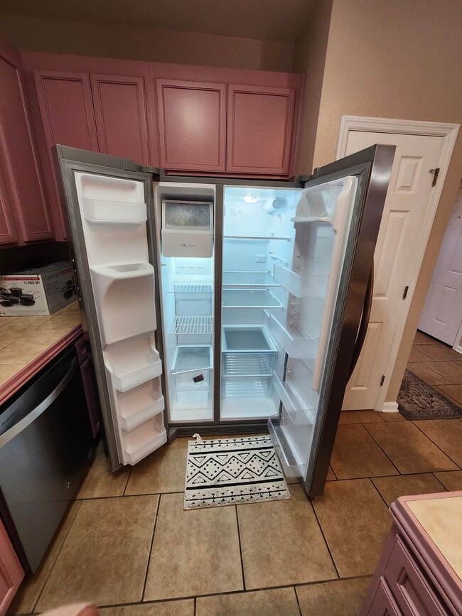 Building Photo - Close to Everything