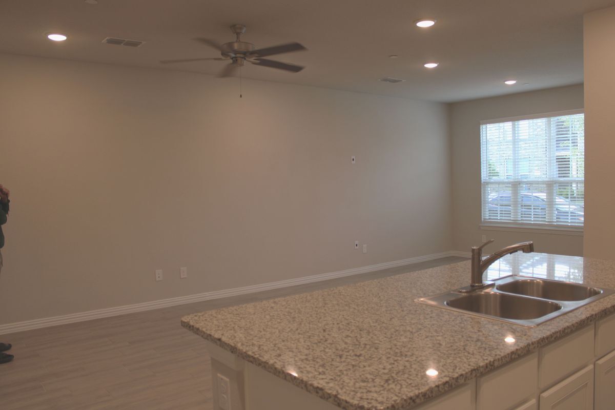 Building Photo - 2908 Mare Dr