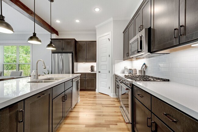 Building Photo - North Loop Area Gem!!!