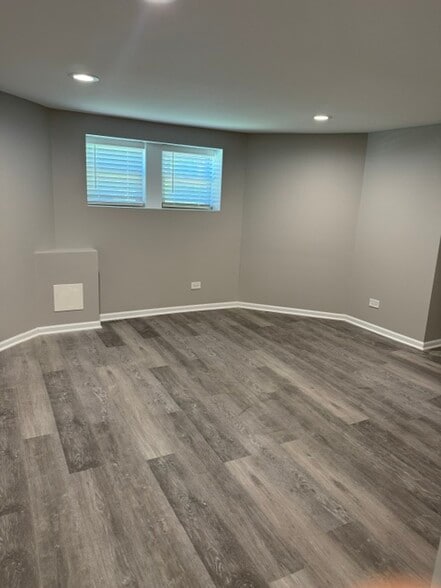 Building Photo - 8650 Trumbull Ave