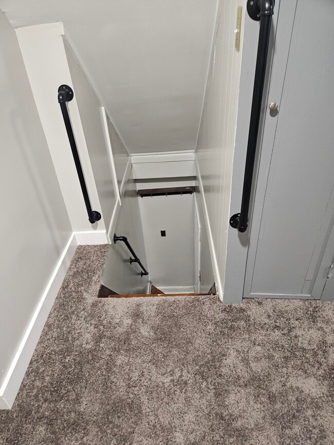 Building Photo - 3909 Patrick Ave