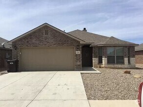 Building Photo - 3 Bedroom 2 bath home!