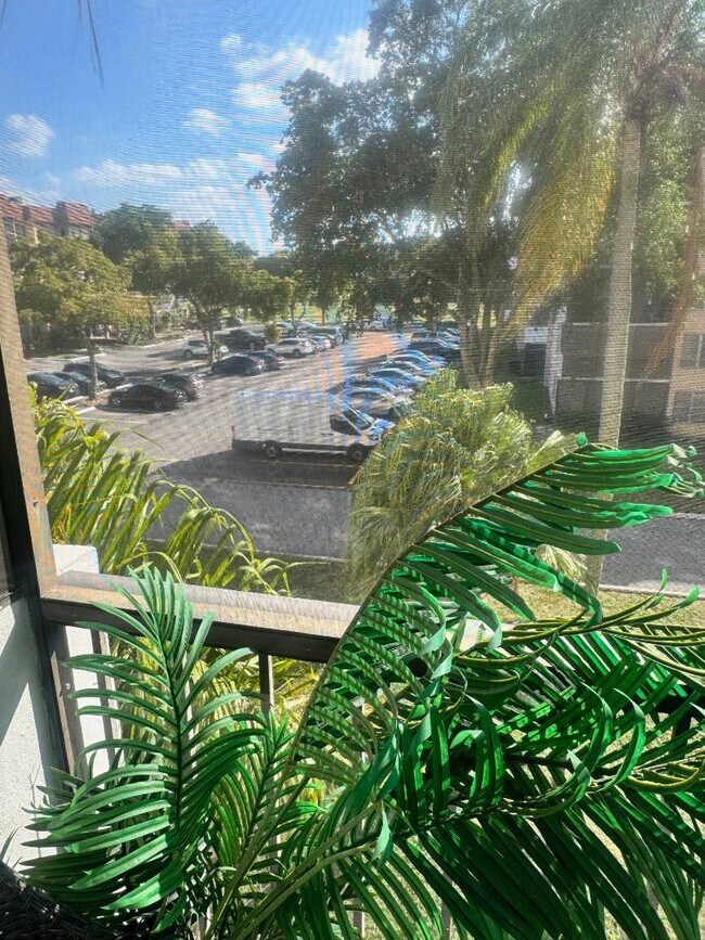 Building Photo - 4174 Inverrary Dr